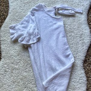 Vineyard Vines White Keyhole back blouse top